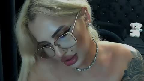 Snapshot of lovelyblondyxxx chatting on 06-08-26, 01:28 PrAllinXXXa online show from 06-08-26, 01:28