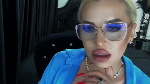 Snapshot of lovelyblondyxxx chatting on 06-17-26, 11:38 PrAllinXXXa online show from 06-17-26, 11:38