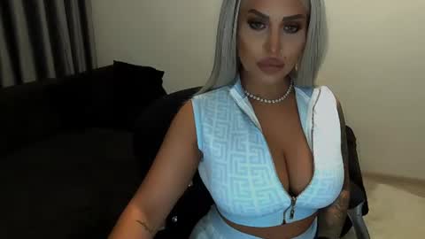 Snapshot of lovelyblondyxxx chatting on 07-20-26, 10:01 PrAllinXXXa online show from 07-20-26, 10:01