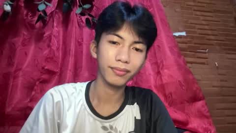 Snapshot of lovelyboy_jm chatting on 05-11-26, 01:17 lovelyboy_jm online show from 05-11-26, 01:17