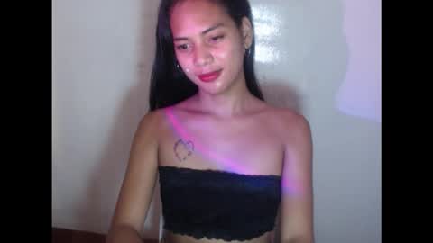 Snapshot of lovelycarmilla chatting on 10-22-25, 03:18 Carnilla online show from 10-22-25, 03:18