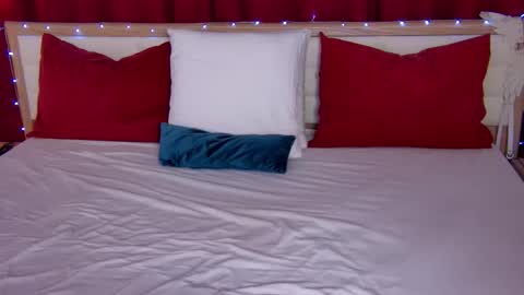 Snapshot of lovelycaroline_ chatting on 11-20-25, 02:01 Caroline online show from 11-20-25, 02:01