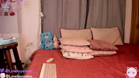 Snapshot of lovelyemma__ chatting on 01-16-26, 10:03 online show from 01-16-26, 10:03