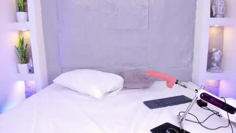 Snapshot of lovelyeyesx chatting on 04-30-26, 05:19 Lovely online show from 04-30-26, 05:19