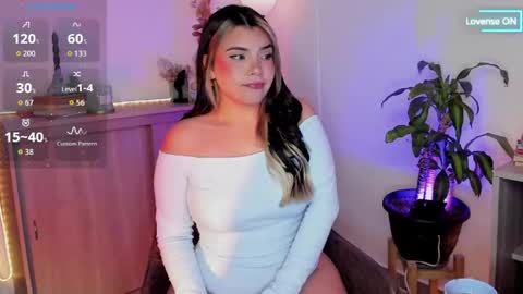 Snapshot of lovelygirl45 chatting on 05-06-26, 02:51 Valerie online show from 05-06-26, 02:51