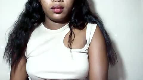 lovelylarra online show from 07-18-26, 08:07