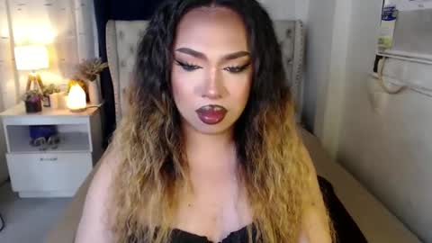 Snapshot of lovelymarie69 chatting on 01-06-25, 05:49 Rebeca online show from 01-06-25, 05:49