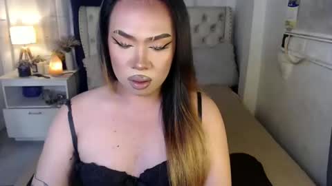 Snapshot of lovelymarie69 chatting on 01-11-25, 05:51 Rebeca online show from 01-11-25, 05:51