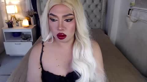 Snapshot of lovelymarie69 chatting on 01-12-25, 08:03 Rebeca online show from 01-12-25, 08:03