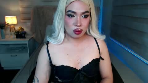 Snapshot of lovelymarie69 chatting on 02-26-25, 05:17 Rebeca online show from 02-26-25, 05:17