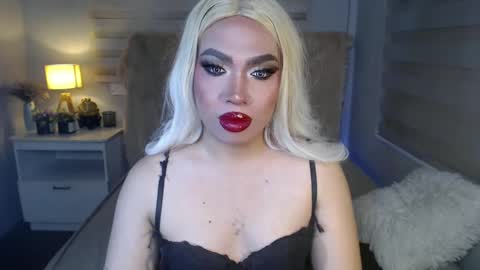 Snapshot of lovelymarie69 chatting on 03-06-25, 08:48 Rebeca online show from 03-06-25, 08:48