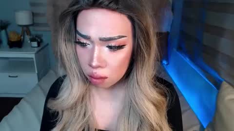 Snapshot of lovelymarie69 chatting on 11-25-25, 06:41 Rebeca online show from 11-25-25, 06:41