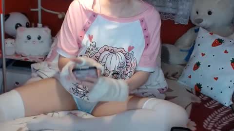 Snapshot of lovelynekochan chatting on 02-20-25, 01:25 Lisa Cherry online show from 02-20-25, 01:25