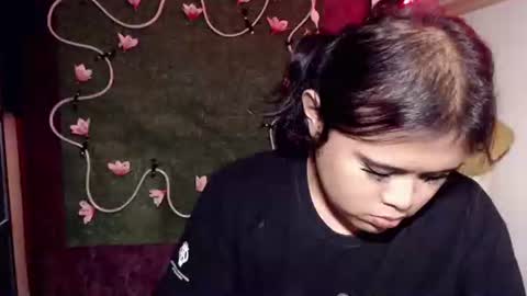 Snapshot of lovelypinaychubsx chatting on 11-13-25, 04:39 lovely online show from 11-13-25, 04:39