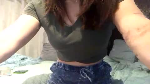 Snapshot of lovelyqueenaria chatting on 01-11-25, 10:40 Queen Aria online show from 01-11-25, 10:40