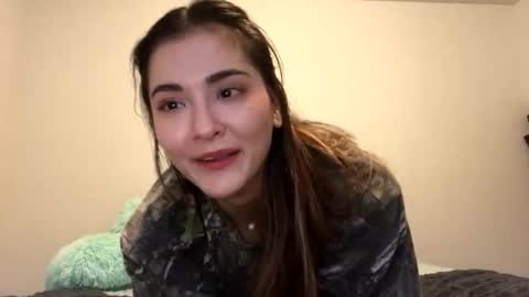 Snapshot of lovelyqueenaria chatting on 10-15-25, 06:52 Queen Aria online show from 10-15-25, 06:52