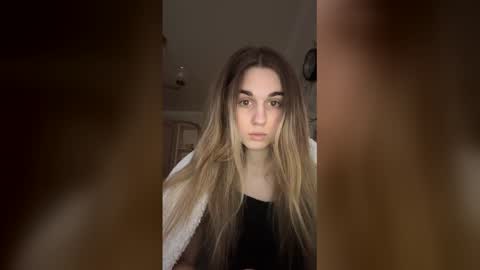 Snapshot of lovelysilk_63 chatting on 12-14-25, 12:43 ELA online show from 12-14-25, 12:43