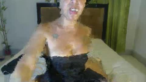 Snapshot of lovenlustxx chatting on 10-19-25, 06:03 lovenlustxx online show from 10-19-25, 06:03