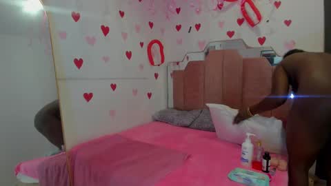 L O V E  online show from 02-17-25, 12:16