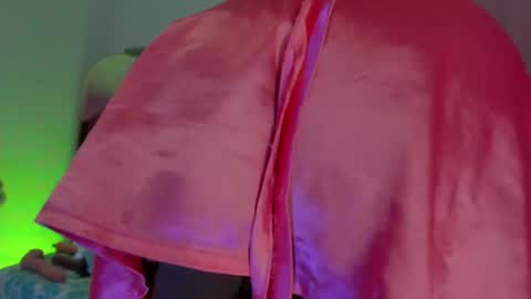 L O V E  online show from 03-09-25, 11:36