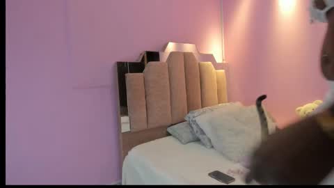 L O V E  online show from 09-25-25, 11:58