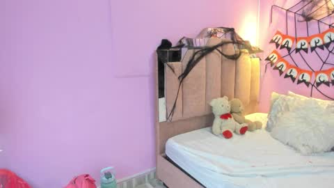 L O V E  online show from 10-24-25, 11:39