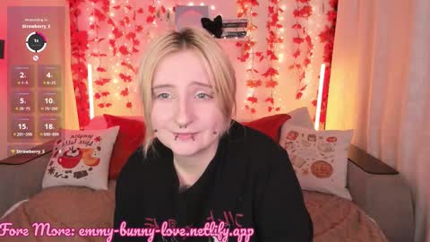 Snapshot of lover_emmy chatting on 09-18-25, 06:21 Emmy online show from 09-18-25, 06:21