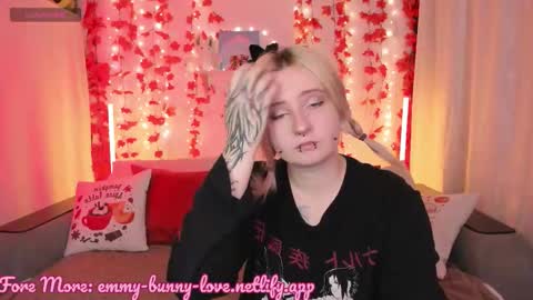 Snapshot of lover_emmy chatting on 09-19-25, 03:34 Emmy online show from 09-19-25, 03:34