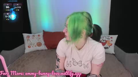 Snapshot of lover_emmy chatting on 11-09-25, 04:38 Emmy online show from 11-09-25, 04:38