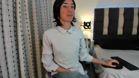 loverisu online show from 11-19-25, 10:10