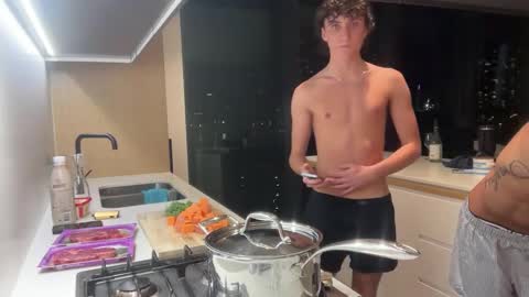 Snapshot of loves_leo chatting on 09-29-25, 01:16 Leo Loves online show from 09-29-25, 01:16