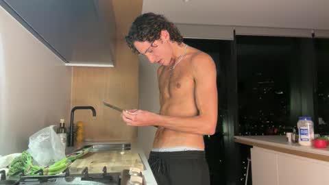 Snapshot of loves_leo chatting on 02-23-26, 12:46 Leo Loves online show from 02-23-26, 12:46