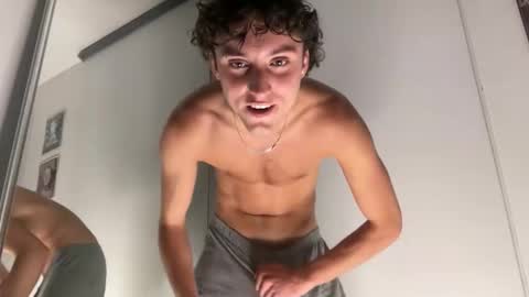 Snapshot of loves_leo chatting on 03-20-26, 03:11 Leo Loves online show from 03-20-26, 03:11