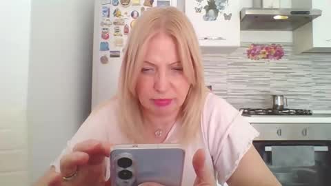 Marlyn online show from 04-17-26, 01:58
