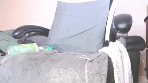 lovetobeused online show from 11-28-25, 06:16