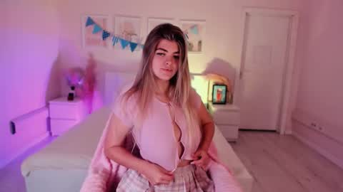 Barbie  Follow me online show from 10-12-25, 07:29