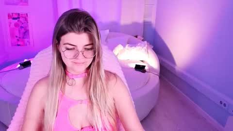 Barbie  Follow me online show from 10-28-25, 05:15