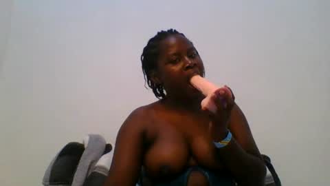 Snapshot of loviett chatting on 07-28-26, 02:57 loviett online show from 07-28-26, 02:57