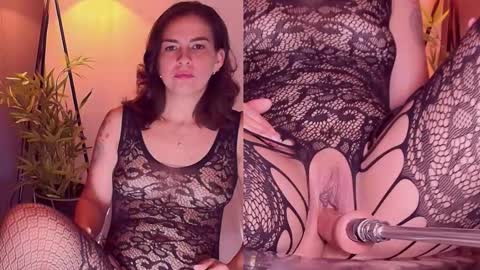 L A U R A  online show from 10-05-25, 02:54