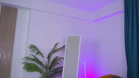 Snapshot of lovingblondie chatting on 12-22-24, 08:05 Nora online show from 12-22-24, 08:05