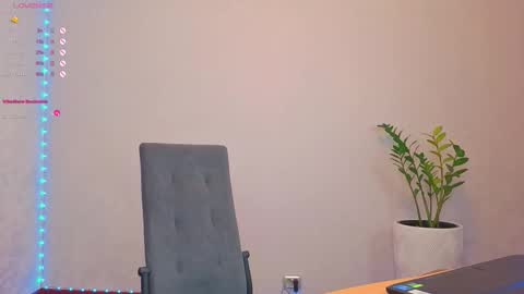 Snapshot of lovlybambi chatting on 09-19-25, 11:22 Vikkkk online show from 09-19-25, 11:22