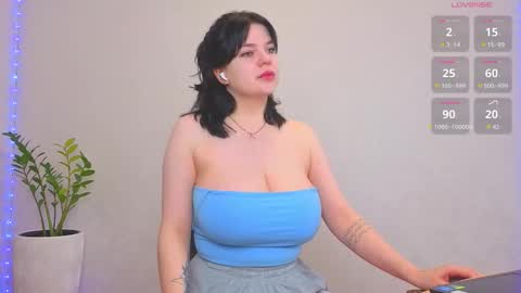 Snapshot of lovlybambi chatting on 10-11-25, 01:42 Vikkkk online show from 10-11-25, 01:42