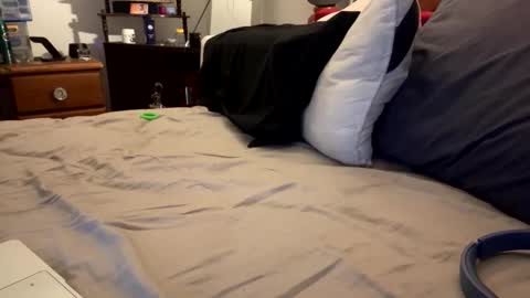 lowkey42011 online show from 10-27-25, 02:32