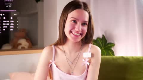 Snapshot of lowmenow chatting on 06-01-26, 11:23 Amelia online show from 06-01-26, 11:23