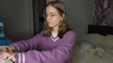 Snapshot of lowress chatting on 03-08-25, 01:36 Karmell online show from 03-08-25, 01:36