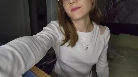 Snapshot of lowress chatting on 03-08-25, 04:39 Karmell online show from 03-08-25, 04:39