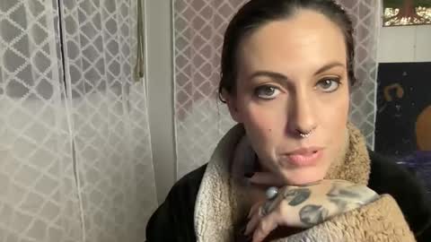 Snapshot of loxlust chatting on 12-06-24, 08:37 Lox online show from 12-06-24, 08:37