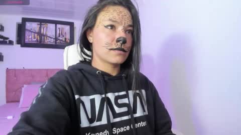 lrousse online show from 10-28-25, 08:22