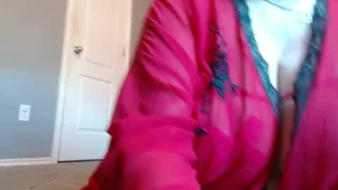 Snapshot of ltkinkygirl75 chatting on 11-12-25, 02:06 ltkinkygirl75 online show from 11-12-25, 02:06