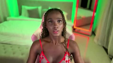 Snapshot of luanarisque chatting on 12-23-25, 08:23 IG luana orq online show from 12-23-25, 08:23